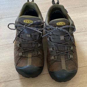 Mens Keen Shoes in 10.5 Wide